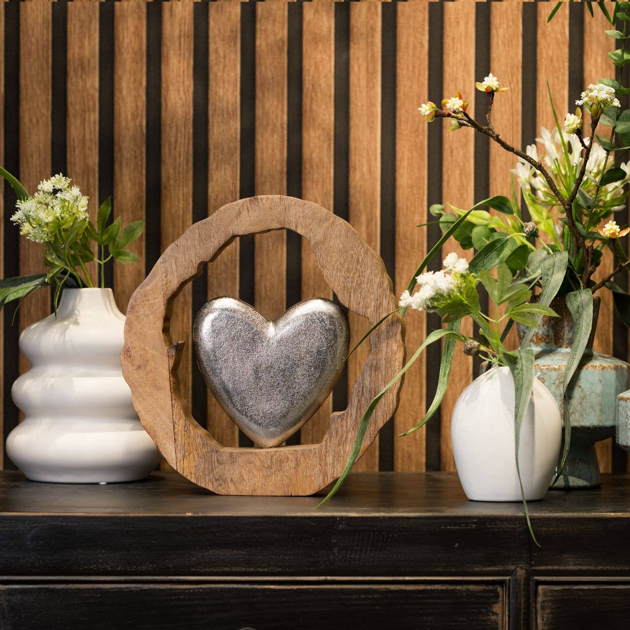 Aufsteller Herz in Mangoholz Kreis  aus Metall Silber (B/H/T) 28x29x5cm