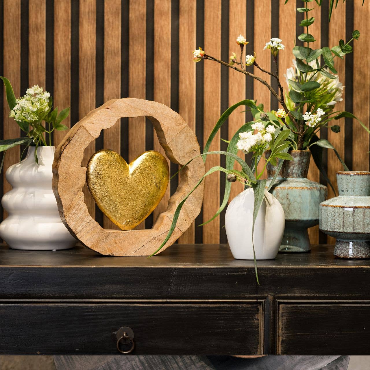 Aufsteller Herz in Mangoholz Kreis aus Metall Gold (B/H/T) 28x29x5cm